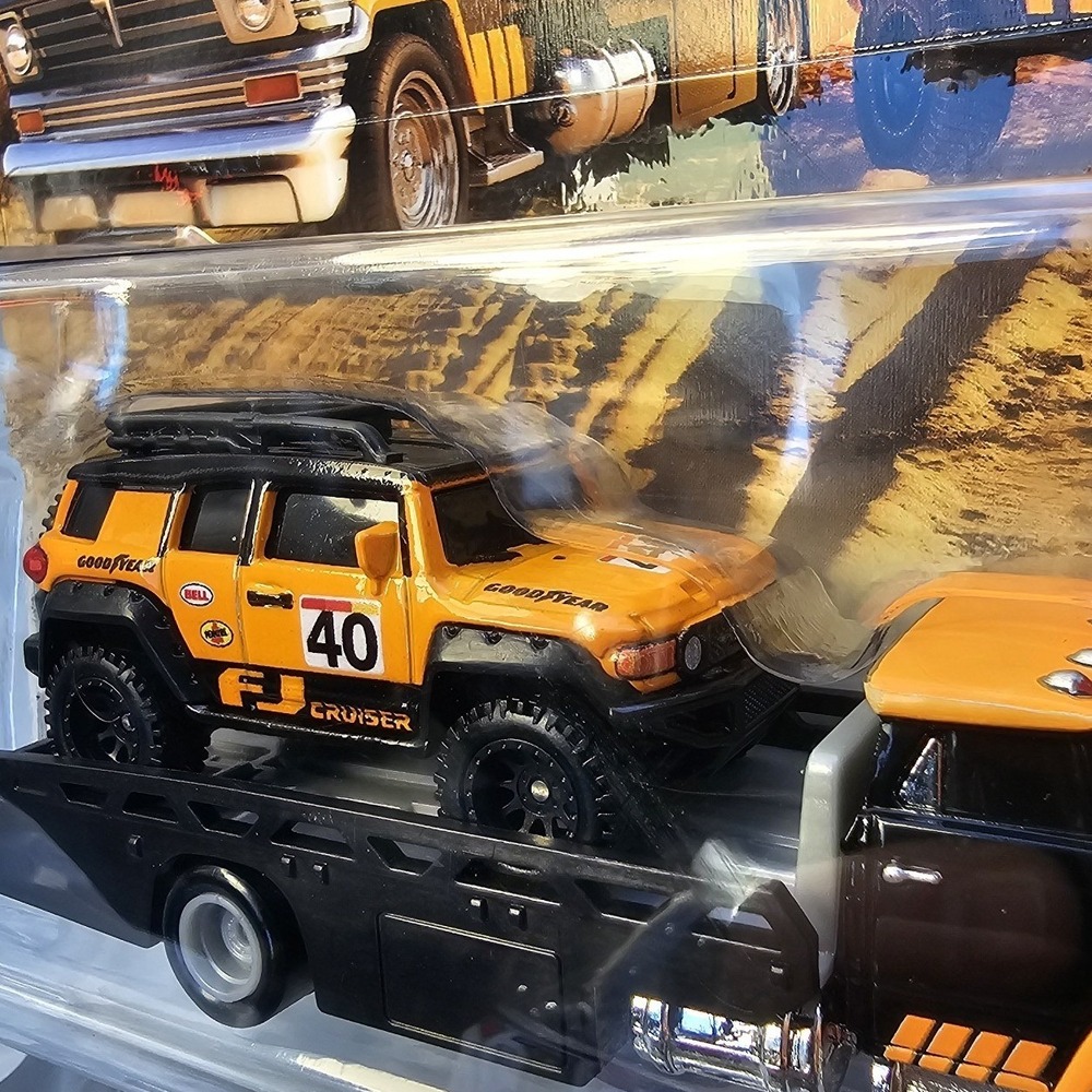 Hot Wheels Premium Team Transport Toyota FJ Cruiser Horizon Hauler Yellow Black - Picture 3 of 4